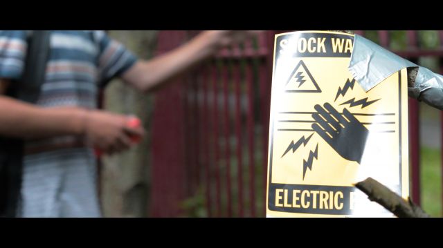 Dont climb electric fence